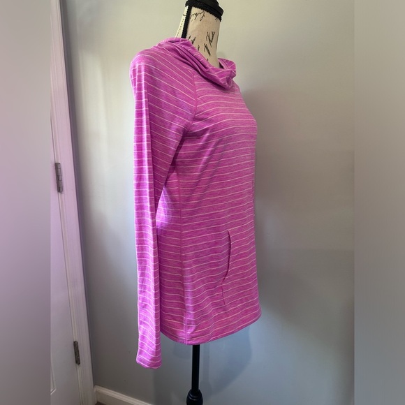 🌷GapFit Women’s Hooded Shirt - Pink w/ White Stripes - Size Small - Picture 4 of 11